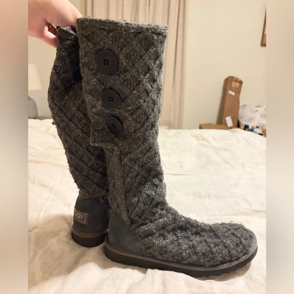 Cozy Women's Gray Knit Winter Boots